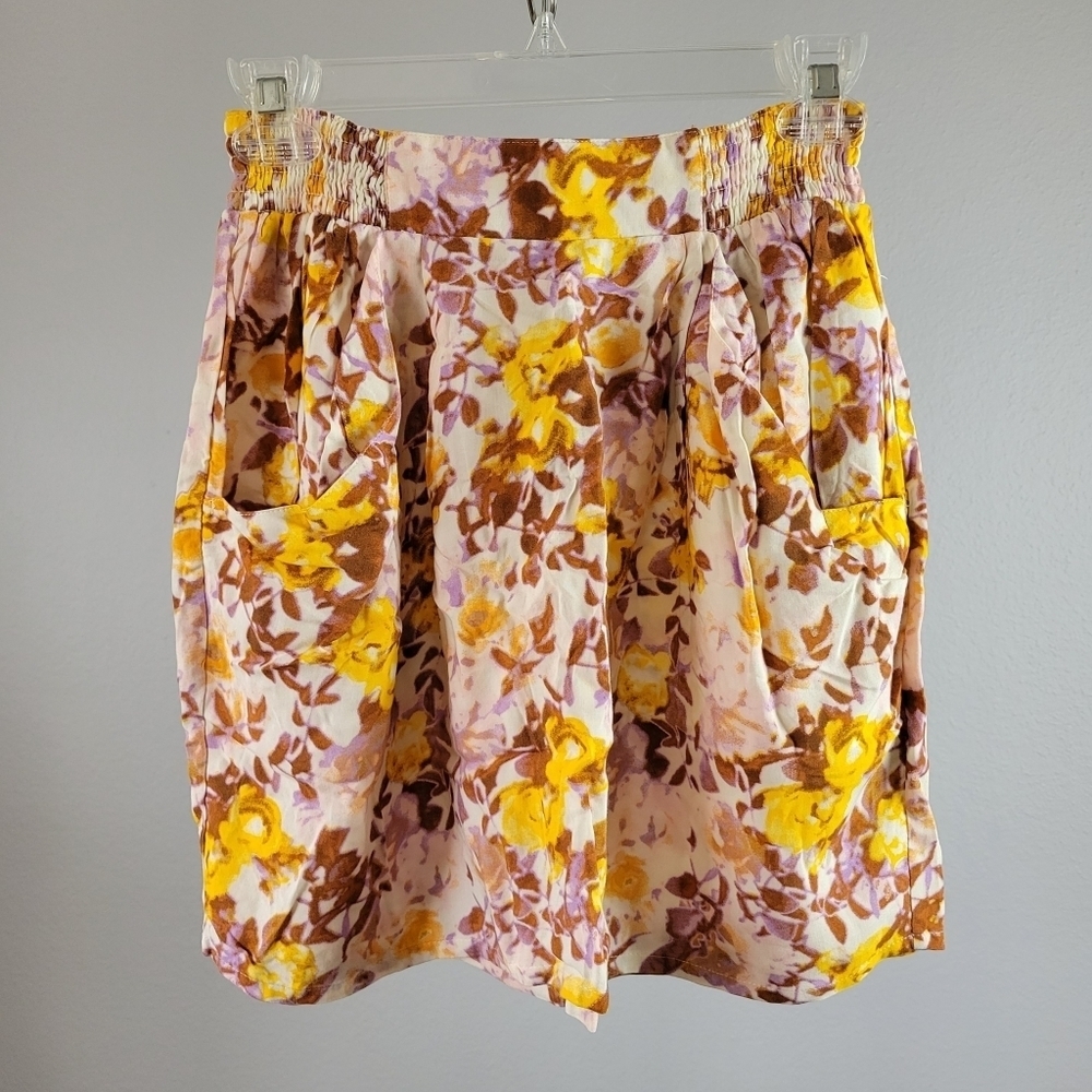 H&M // floral printed high waist front pockets elastic back mini skirt